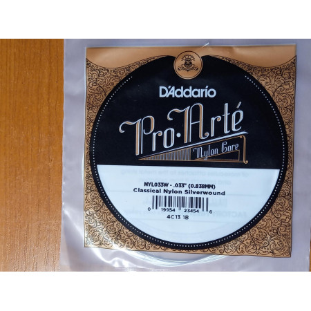 D'Addario NYL033W  tekercselt ezüstbevonatos nylon húr /Pro Arté/